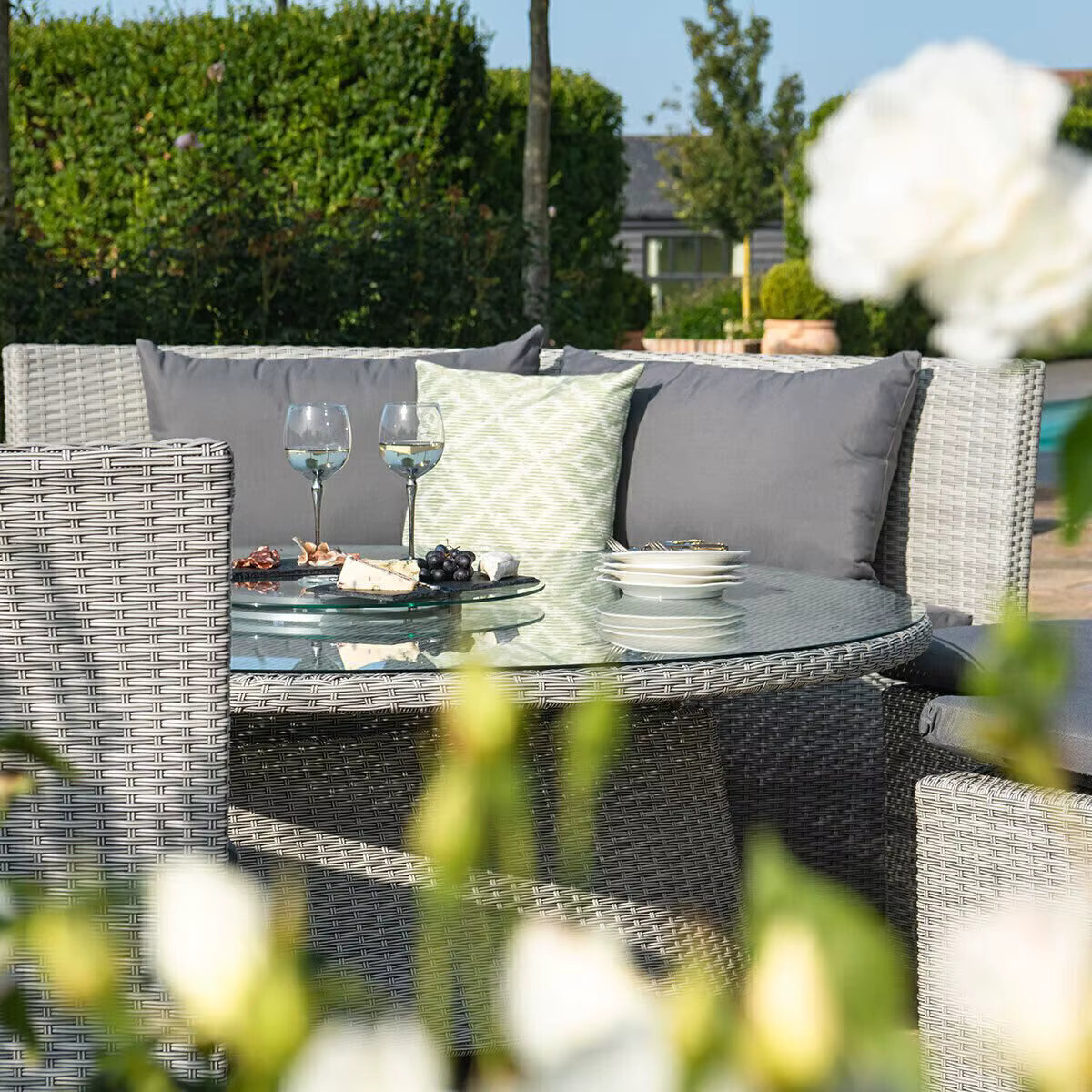 Luxury Circular Sofa Outdoor Rattan Dining Set